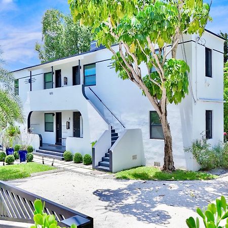 מיאמי 3 Seasons At The Carrington 3 Separate 2 Bedroom 1 Bathroom Apartments And A 3 Bedroom 2 Bathroom Villa מראה חיצוני תמונה