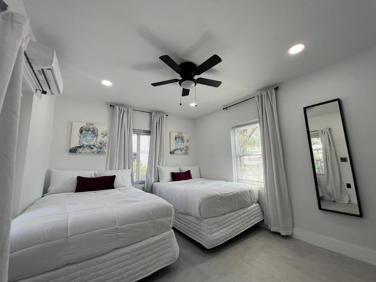 מיאמי 3 Seasons At The Carrington 3 Separate 2 Bedroom 1 Bathroom Apartments And A 3 Bedroom 2 Bathroom Villa מראה חיצוני תמונה