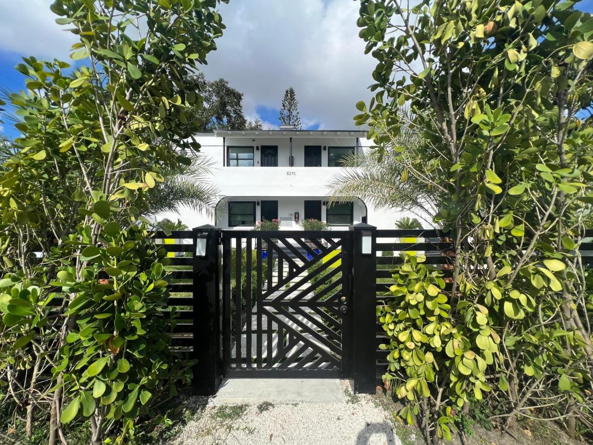 מיאמי 3 Seasons At The Carrington 3 Separate 2 Bedroom 1 Bathroom Apartments And A 3 Bedroom 2 Bathroom Villa מראה חיצוני תמונה