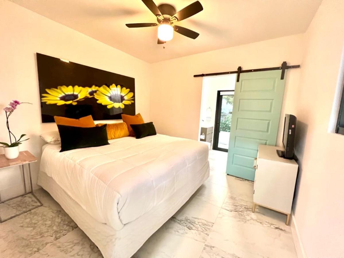מיאמי 3 Seasons At The Carrington 3 Separate 2 Bedroom 1 Bathroom Apartments And A 3 Bedroom 2 Bathroom Villa מראה חיצוני תמונה