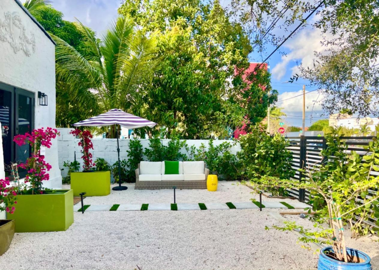 מיאמי 3 Seasons At The Carrington 3 Separate 2 Bedroom 1 Bathroom Apartments And A 3 Bedroom 2 Bathroom Villa מראה חיצוני תמונה