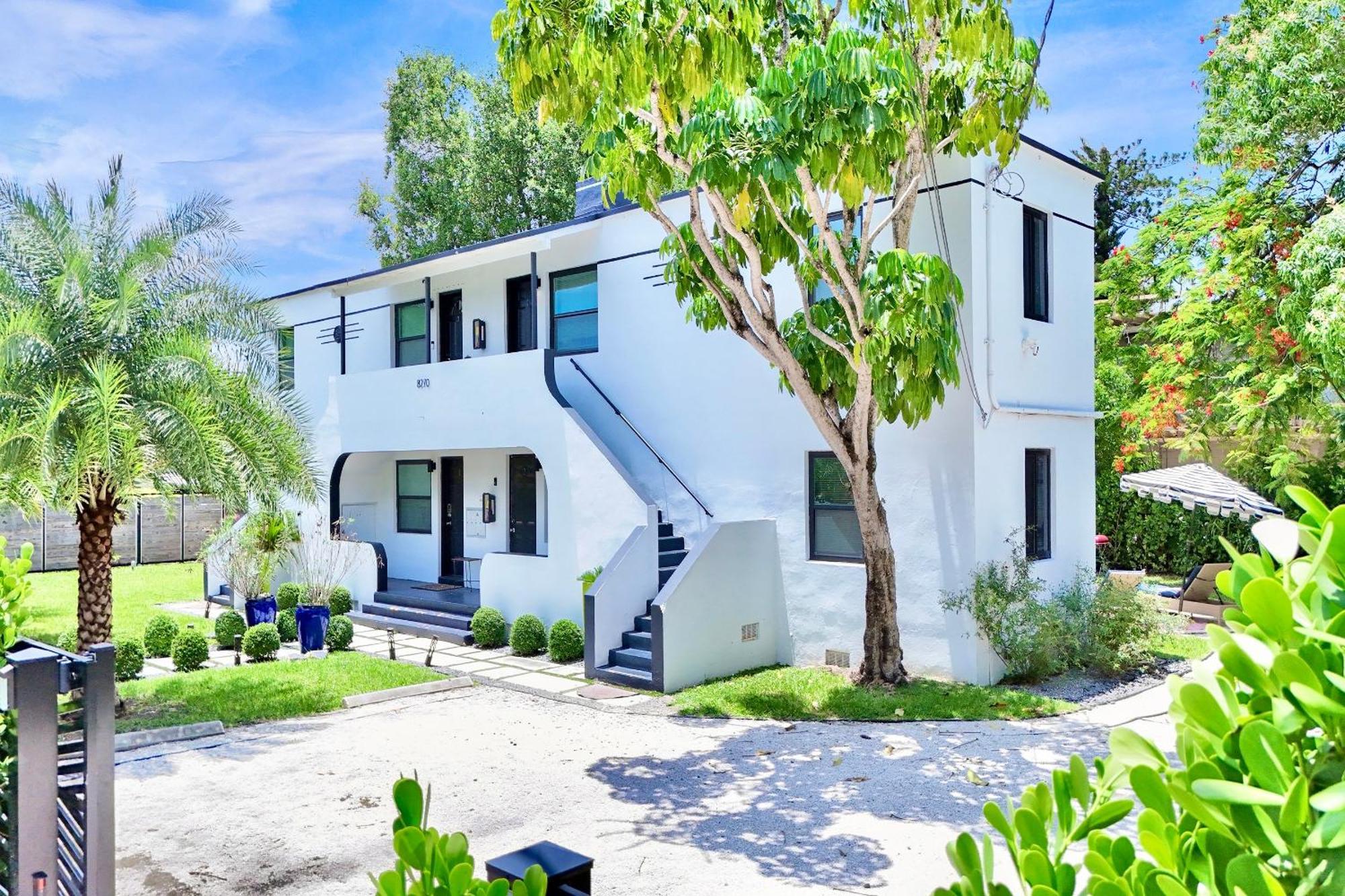 מיאמי 3 Seasons At The Carrington 3 Separate 2 Bedroom 1 Bathroom Apartments And A 3 Bedroom 2 Bathroom Villa מראה חיצוני תמונה